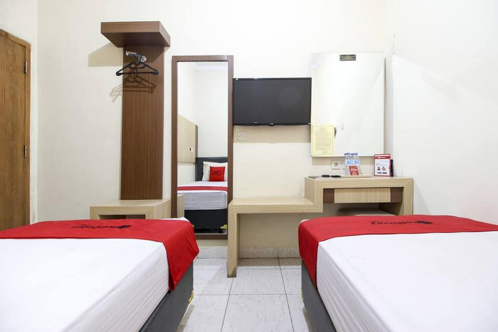 Reddoorz Plus Near Stadion Mandala Krida Yogyakarta Ngoại thất bức ảnh