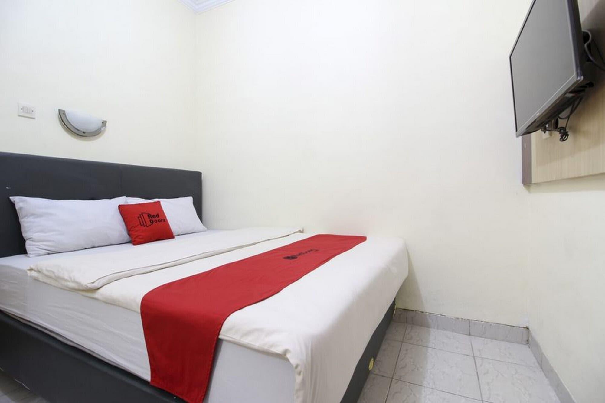 Reddoorz Plus Near Stadion Mandala Krida Yogyakarta Ngoại thất bức ảnh