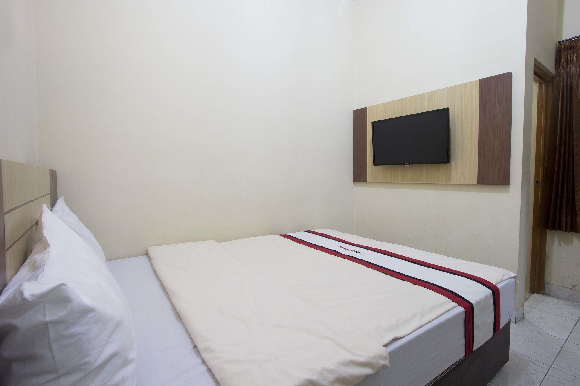 Reddoorz Plus Near Stadion Mandala Krida Yogyakarta Ngoại thất bức ảnh