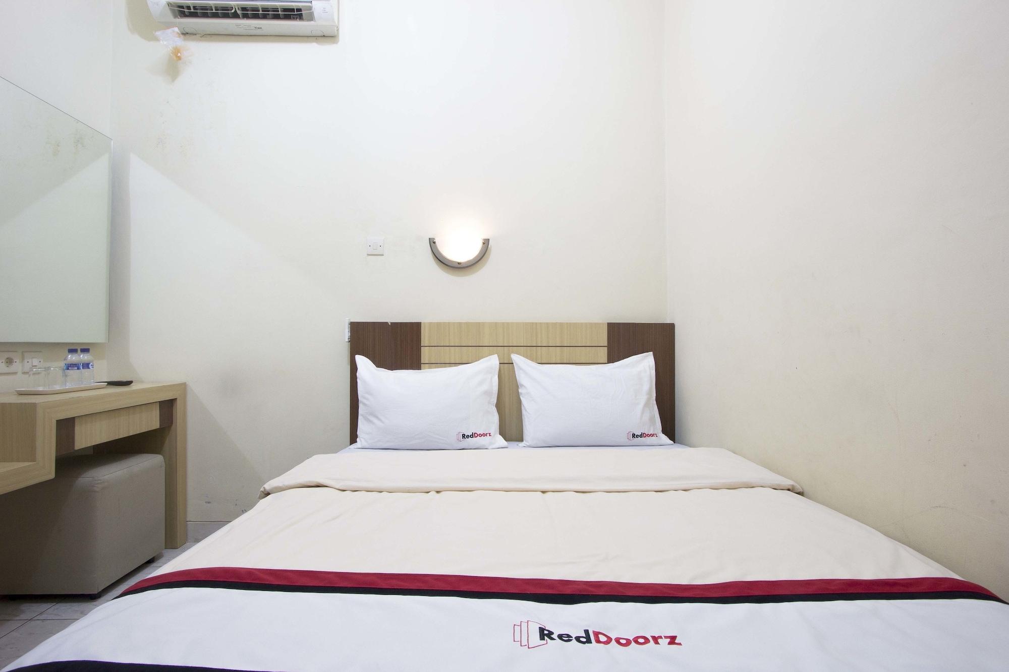 Reddoorz Plus Near Stadion Mandala Krida Yogyakarta Ngoại thất bức ảnh