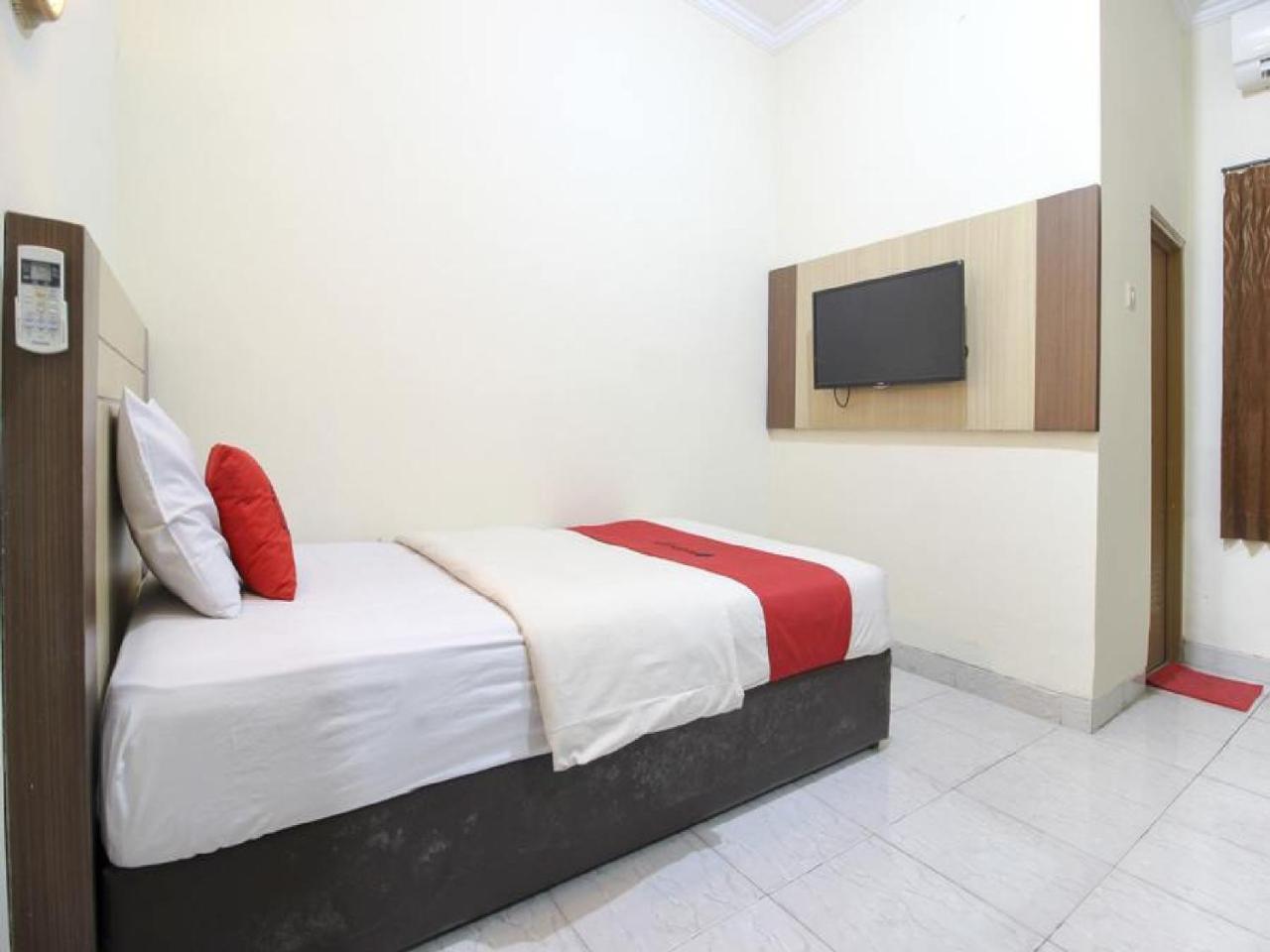 Reddoorz Plus Near Stadion Mandala Krida Yogyakarta Ngoại thất bức ảnh