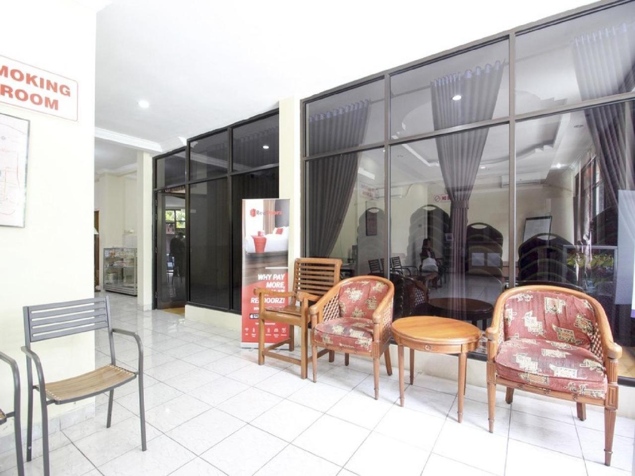 Reddoorz Plus Near Stadion Mandala Krida Yogyakarta Ngoại thất bức ảnh