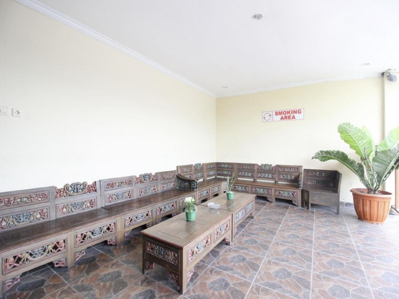 Reddoorz Plus Near Stadion Mandala Krida Yogyakarta Ngoại thất bức ảnh