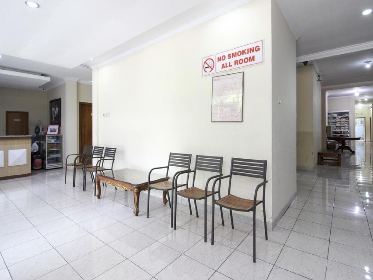 Reddoorz Plus Near Stadion Mandala Krida Yogyakarta Ngoại thất bức ảnh