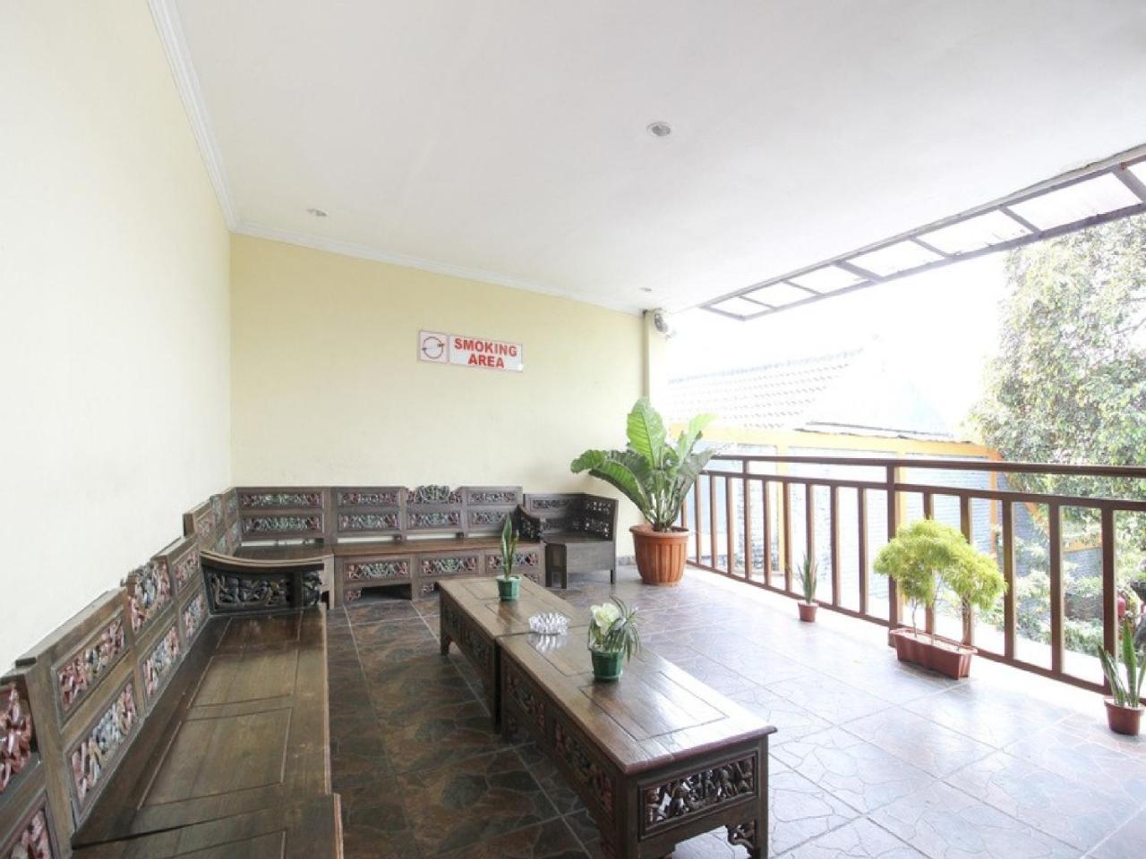 Reddoorz Plus Near Stadion Mandala Krida Yogyakarta Ngoại thất bức ảnh