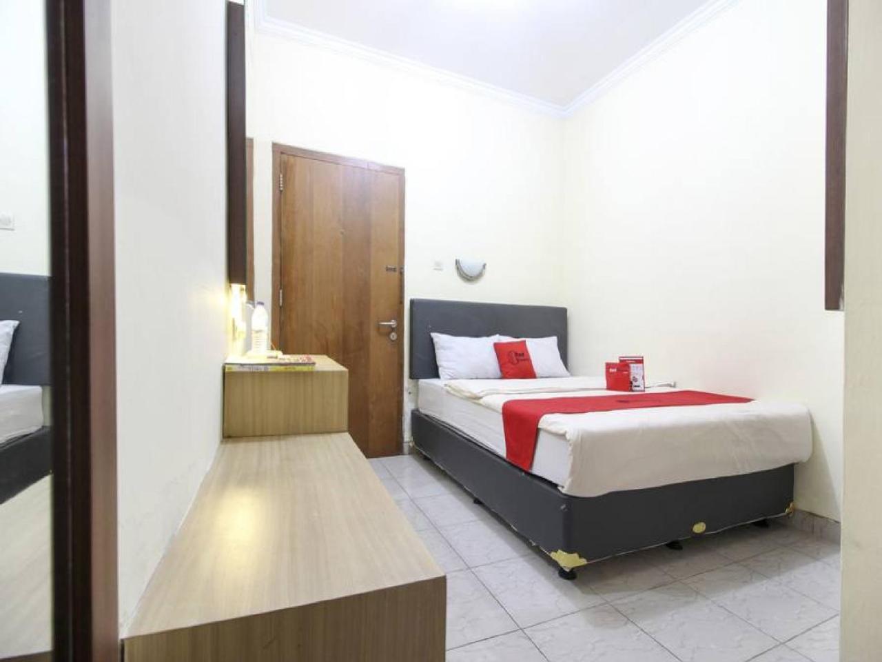 Reddoorz Plus Near Stadion Mandala Krida Yogyakarta Ngoại thất bức ảnh