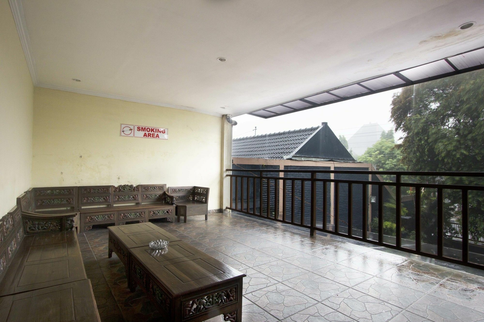 Reddoorz Plus Near Stadion Mandala Krida Yogyakarta Ngoại thất bức ảnh