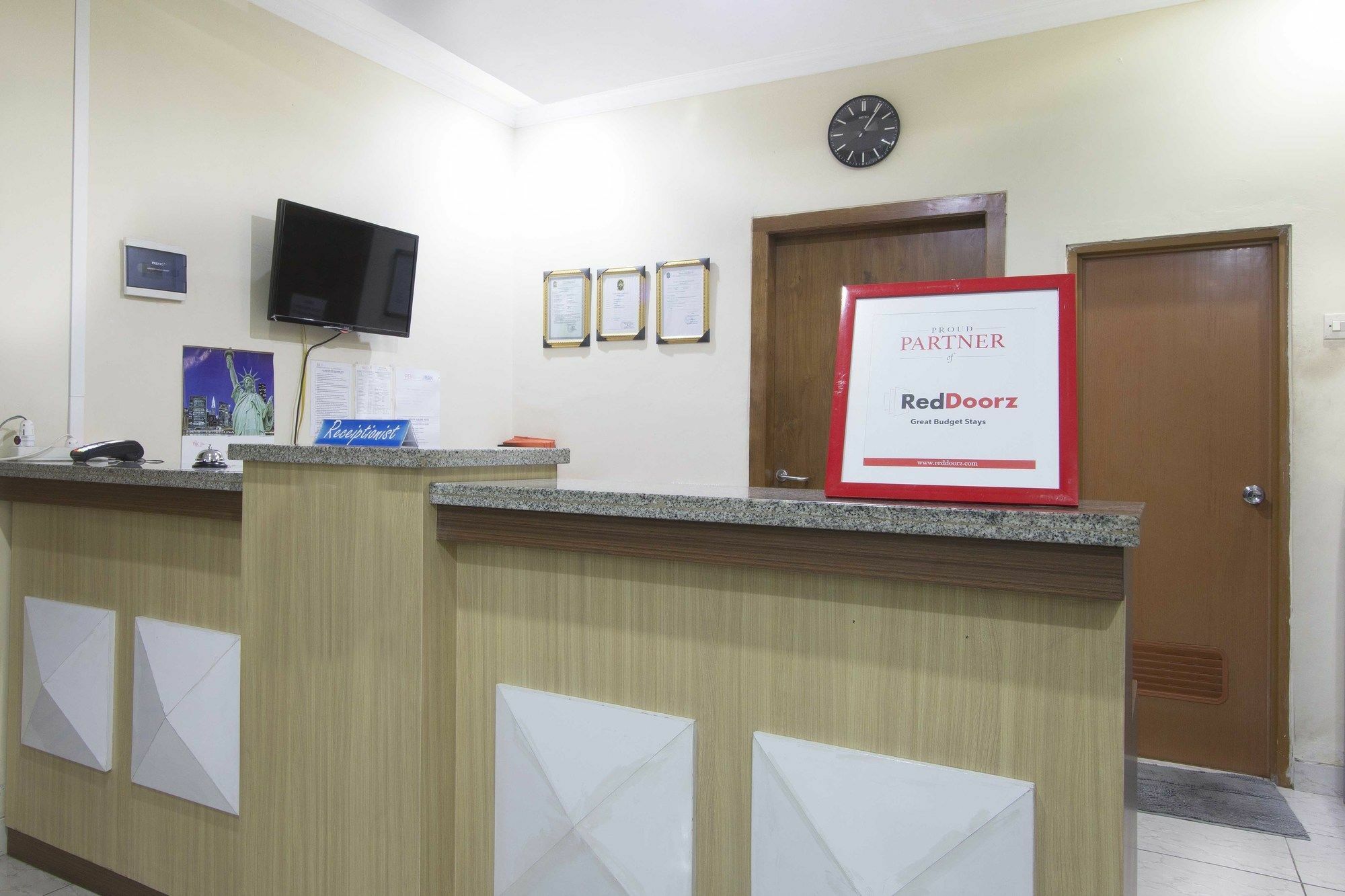 Reddoorz Plus Near Stadion Mandala Krida Yogyakarta Ngoại thất bức ảnh
