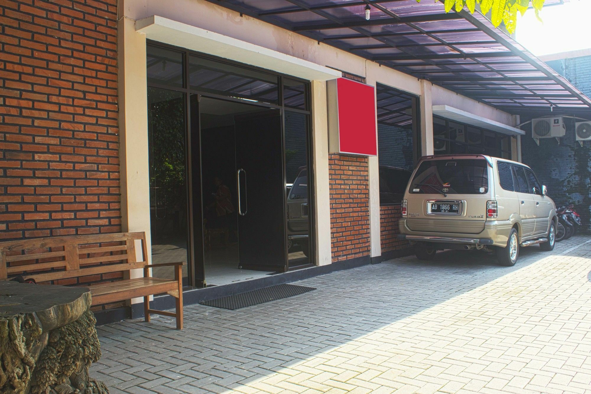 Reddoorz Plus Near Stadion Mandala Krida Yogyakarta Ngoại thất bức ảnh