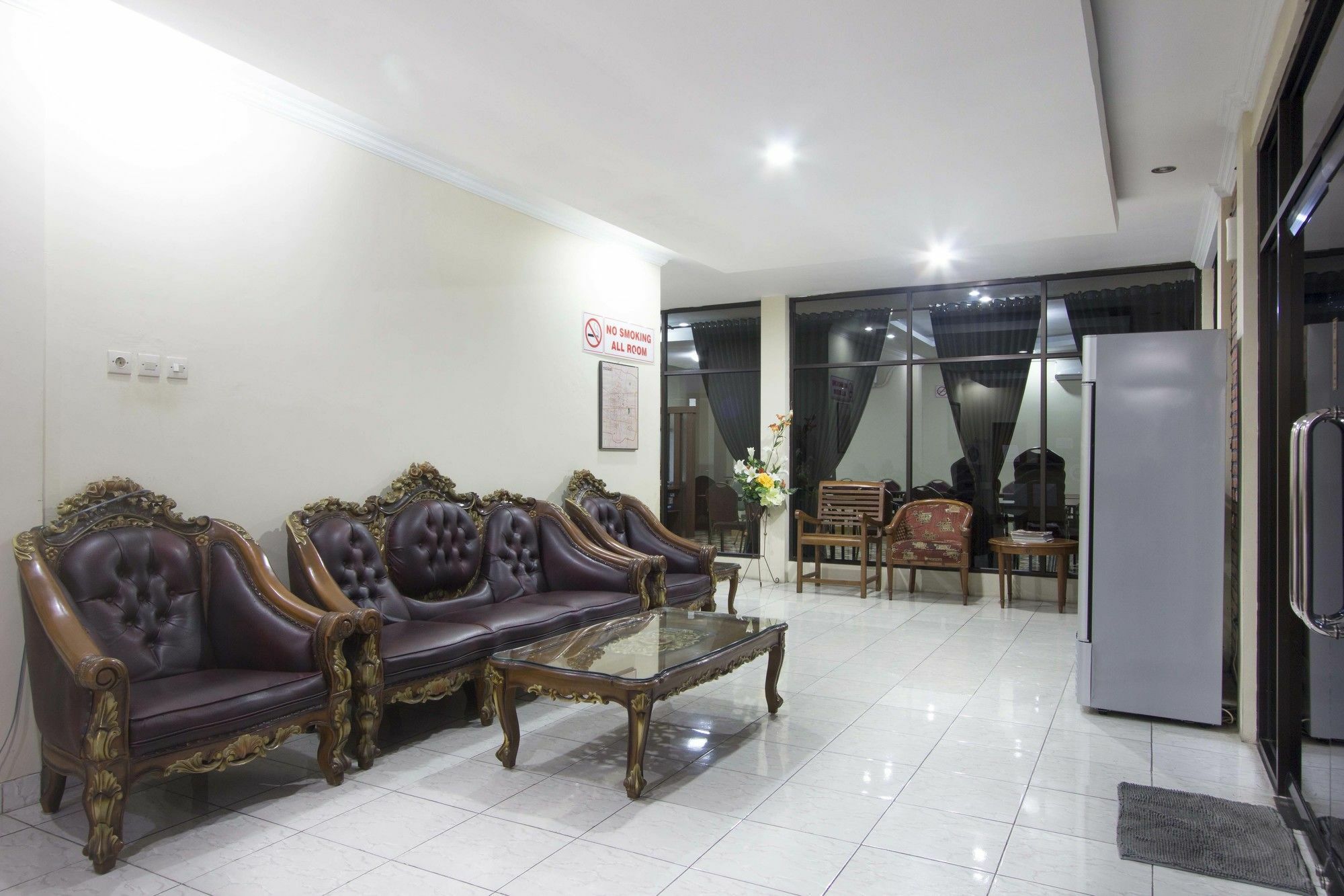 Reddoorz Plus Near Stadion Mandala Krida Yogyakarta Ngoại thất bức ảnh