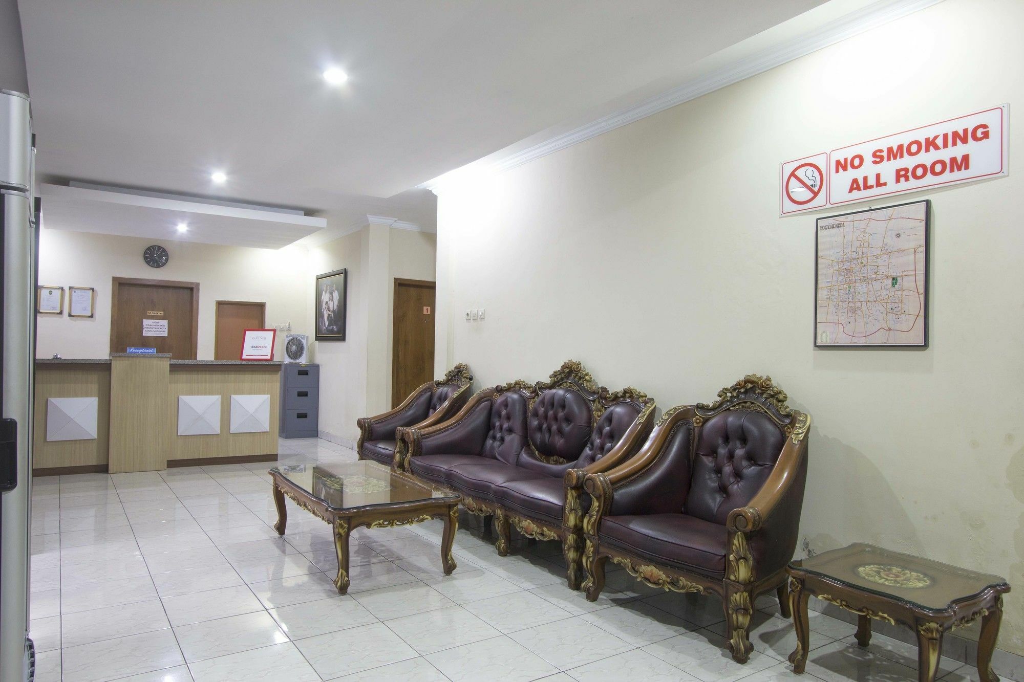 Reddoorz Plus Near Stadion Mandala Krida Yogyakarta Ngoại thất bức ảnh